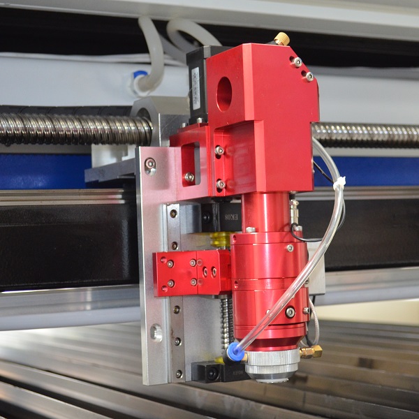 Металлическая неметальная лазерная резка головка