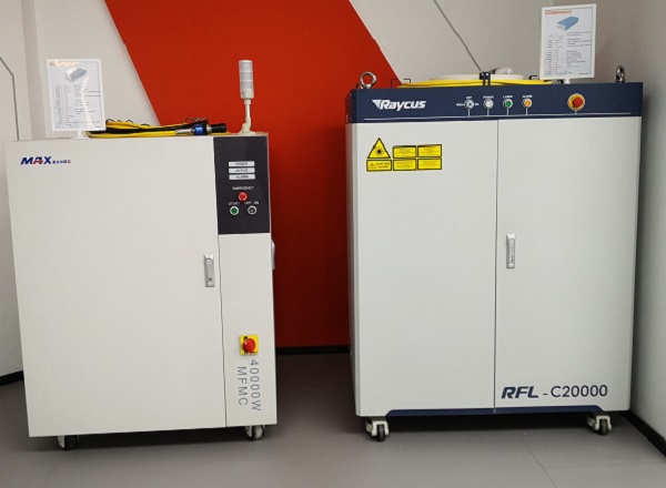 Открытый лазерный источник