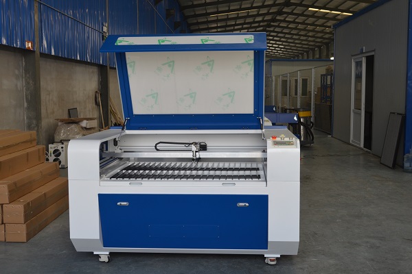 CO2 лазерный гравер резак